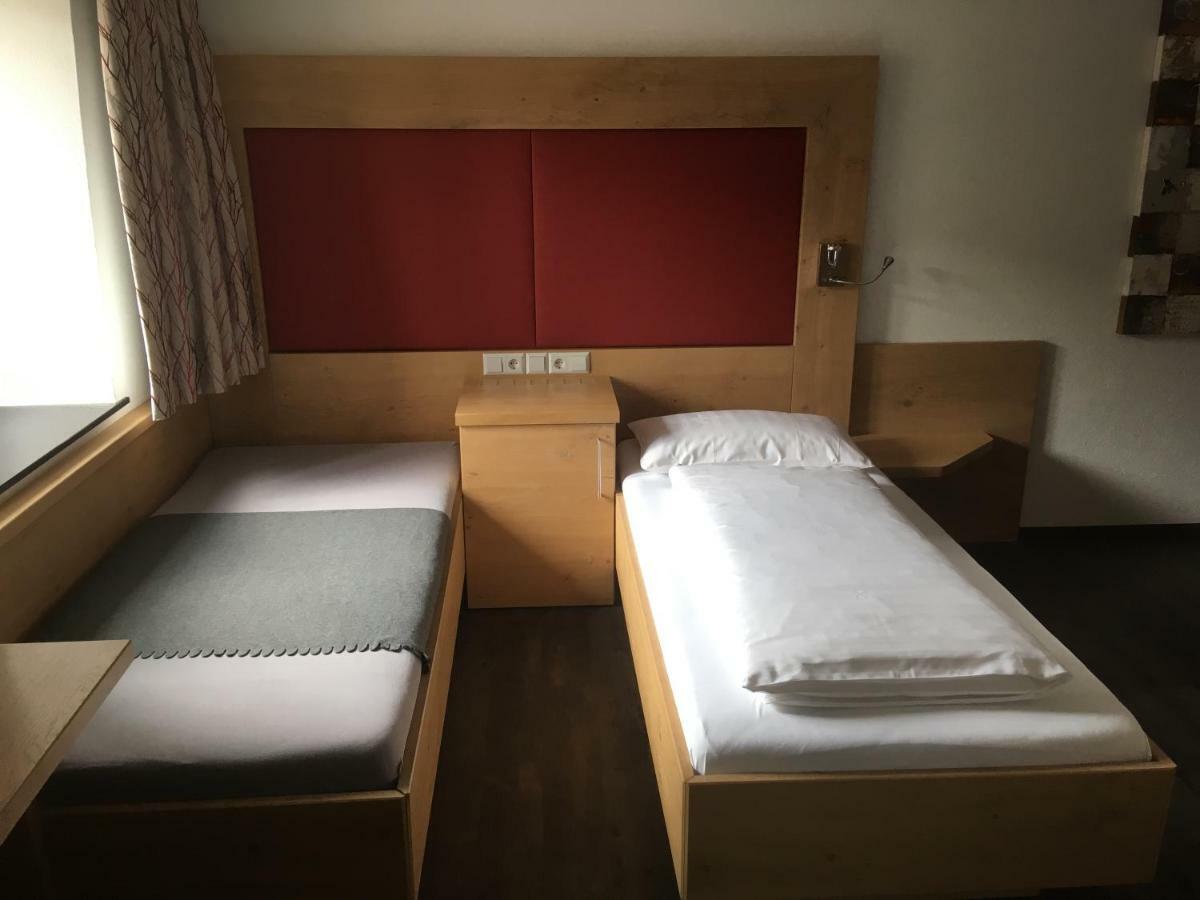 Landhotel Schwarzer Adler Tiefenbronn Εξωτερικό φωτογραφία